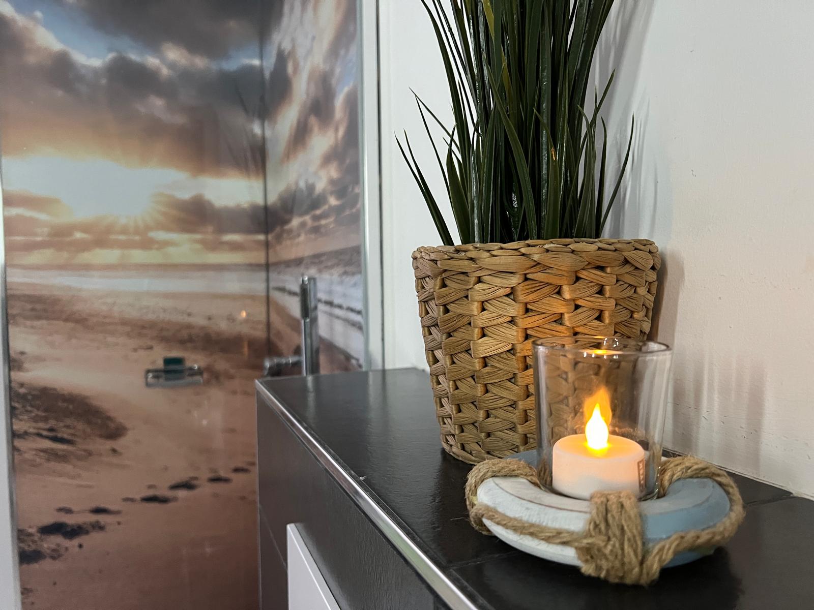 Badezimmer mit ebenerdiger und großer Dusche